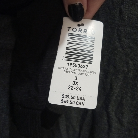 NWT TORRID Black&Grey Super Soft Striped Dolman Top Torrid size 3 (22-24) - Picture 2 of 4